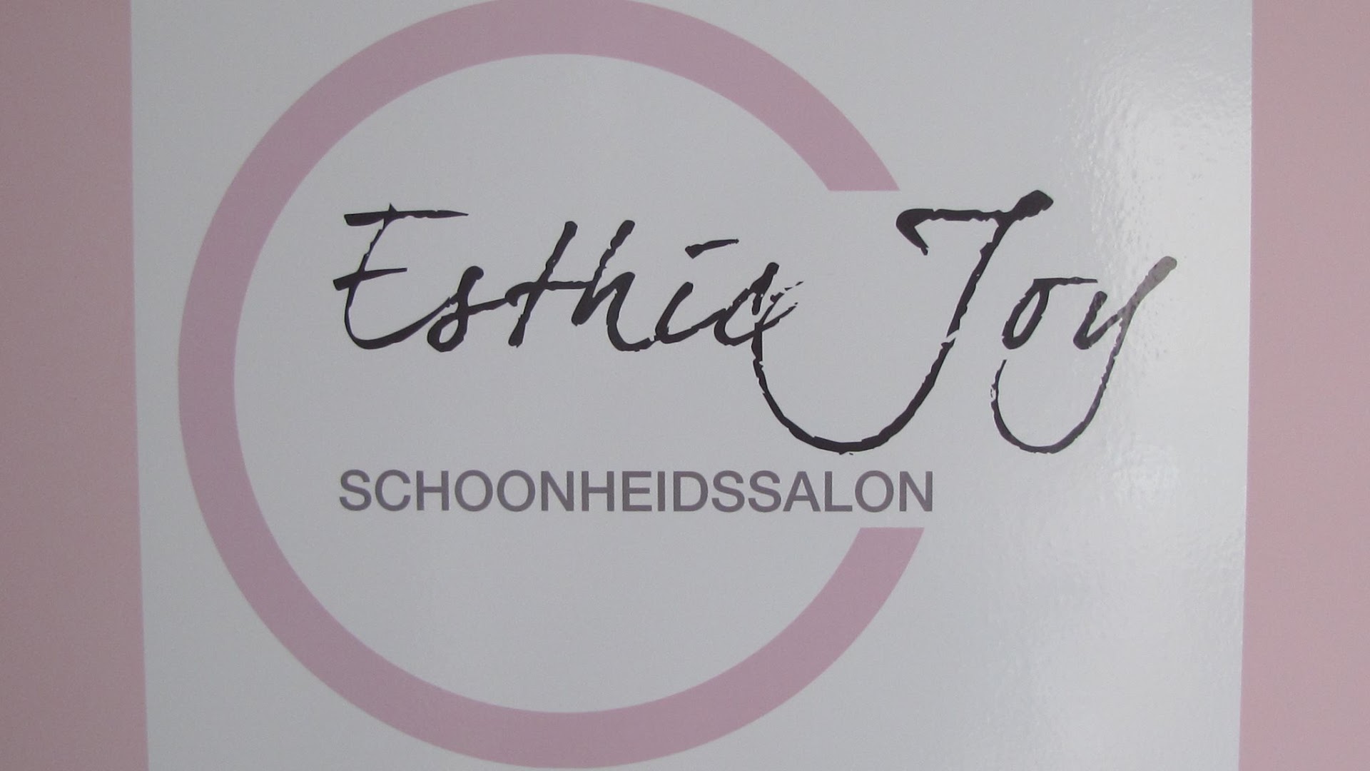 Het logo van Esthic Joy schoonheidssalon
